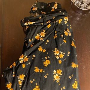 Floral Print Belted pants